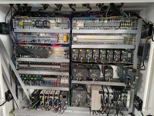 Automatyczna szybka maszyna do laminowania tektury falistej z prędkością 200 m/min