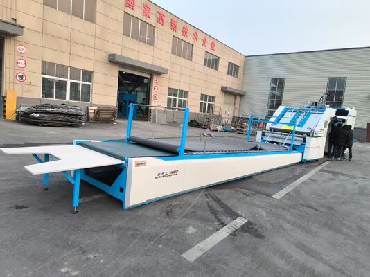 Maszyna do szybkiego laminowania fletów Automatyczna maszyna do laminowania fletów z tektury falistej dla przemysłu produkującego pudełka kartonowe