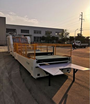 1450mm 1650mm Automatyczna szybka etykieta Flet Klej przyklejający flet Laminatorr do tektury falistej