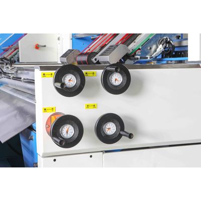 W pełni automatyczna maszyna do laminowania fletów o wysokiej precyzji 2200 mm do wklejania tektury falistej i tektury