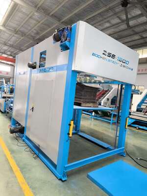 Automatyczna maszyna do odwracania i układania arkuszy automatyzuje obracanie i układanie papieru w celu zwiększenia wydajności w produkcji tektury falistej