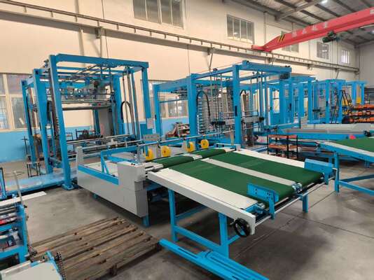 Automatyczna maszyna do układania kartonu falistego, zaprojektowana w celu poprawy produkcji tektury falistej poprzez automatyzację procesów obracania i układania kartonu falistego